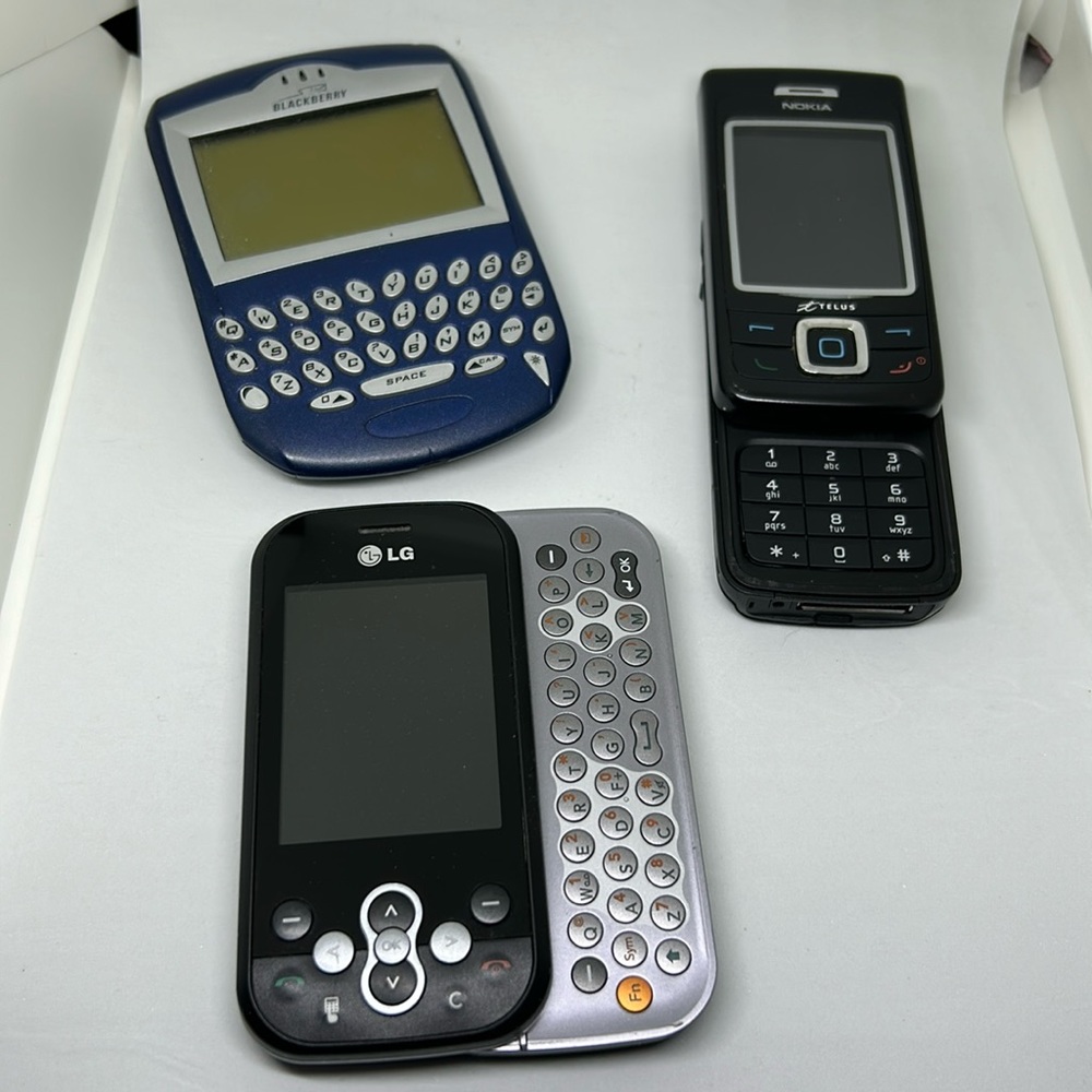Blackberry LG Nokia Vintage Phone Lot